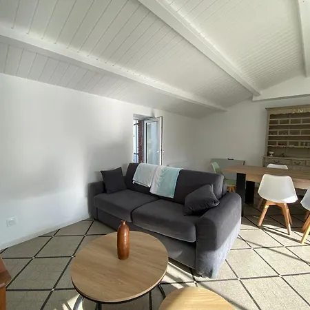 Maison Rénovée 2 Ch, Terrasse, Proche Et Centre, Parking, équipements Complets, Animaux Ok - Fr-1-22-356 *