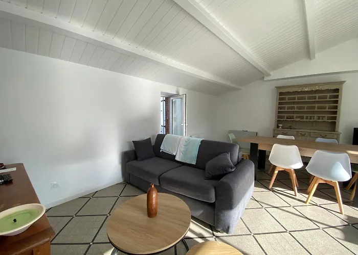 Maison Rénovée 2 Ch, Terrasse, Proche Et Centre, Parking, équipements Complets, Animaux Ok - Fr-1-22-356 *