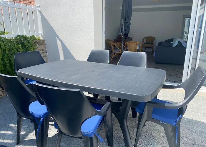 Maison Renovee 2 Ch, Terrasse, Proche Et Centre, Parking, Equipements Complets, Animaux Ok - Fr-1-22-356 *