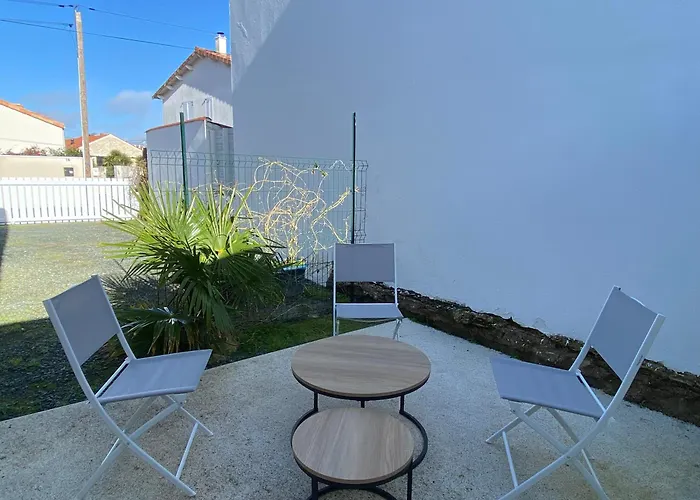 Maison Renovee 2 Ch, Terrasse, Proche Et Centre, Parking, Equipements Complets, Animaux Ok - Fr-1-22-356 Semesterbostad